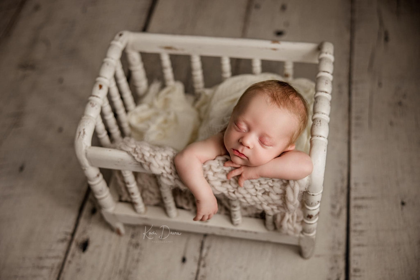 Julia Spindle Crib - Cream