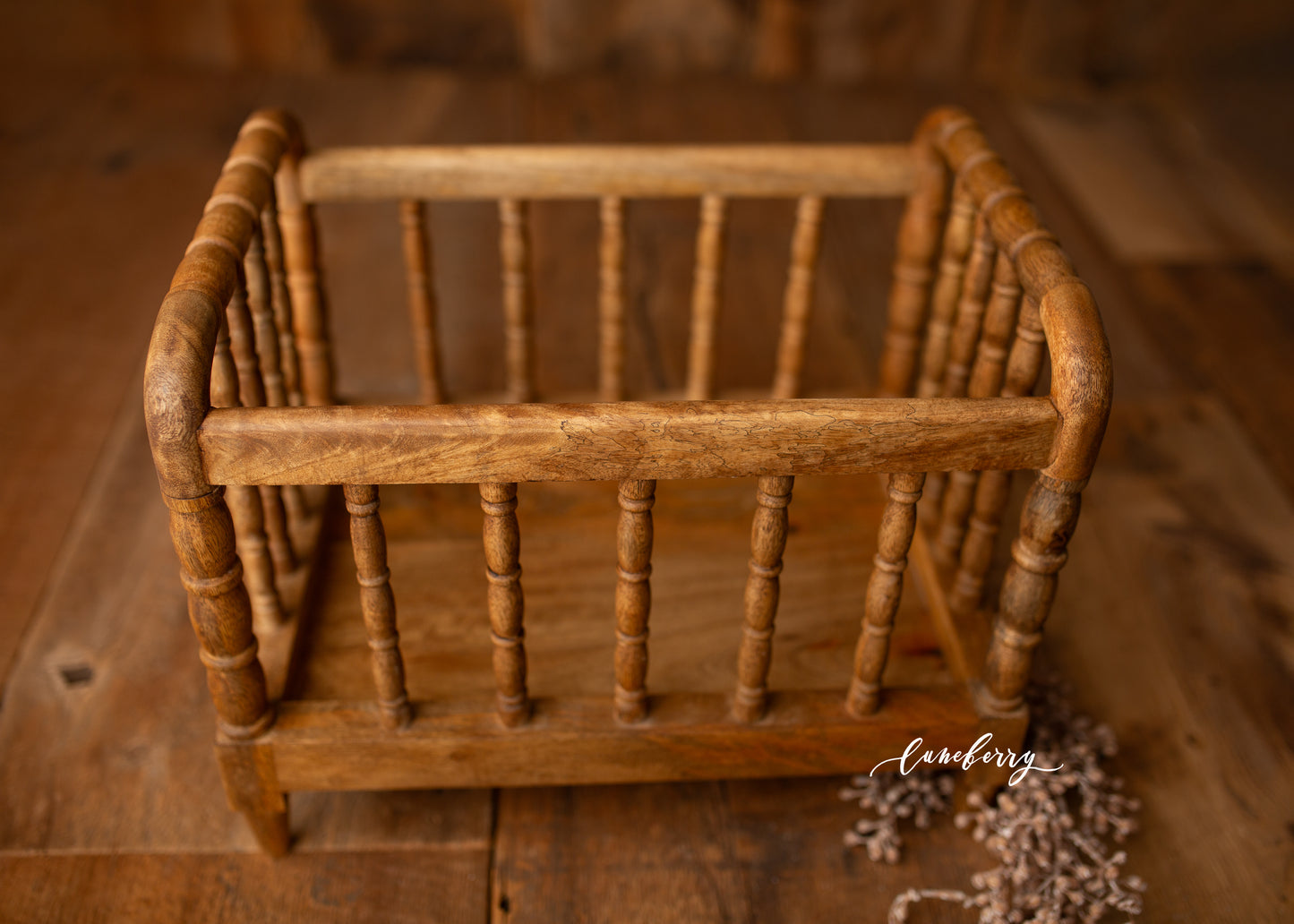 Julia Spindle Crib - Light Natural
