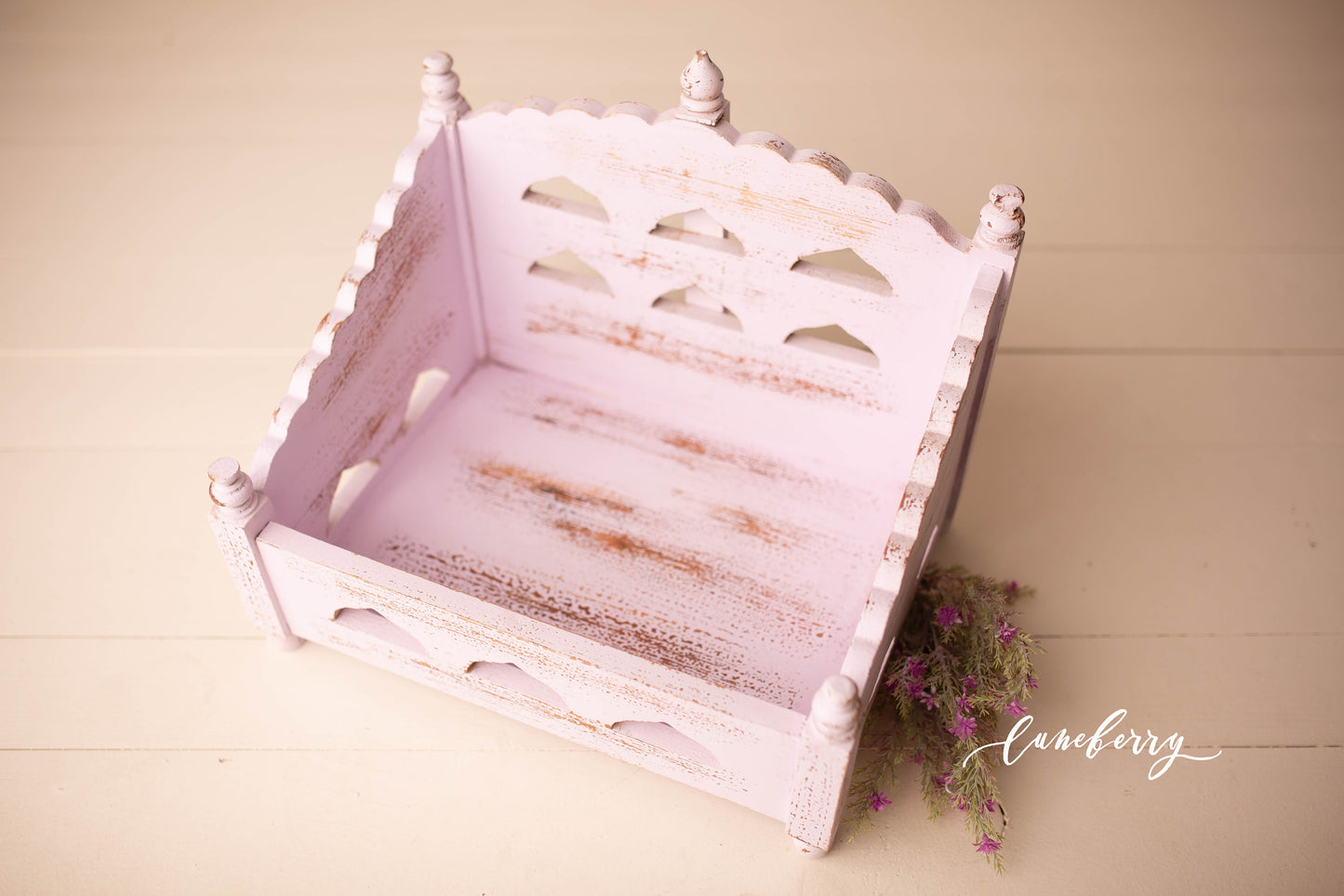 Sahara Carved Daybed - Lavender