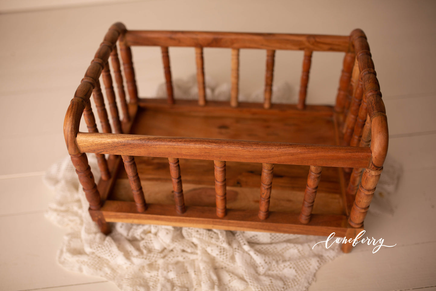 Julia Spindle Crib - Natural