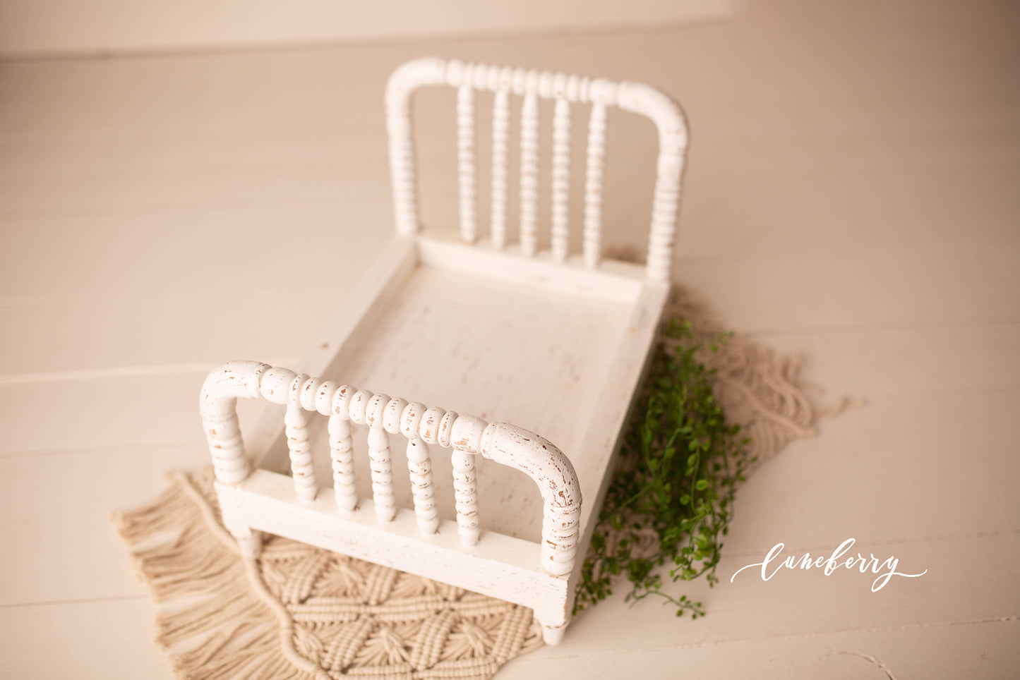 Stella Spindle Bed - Cream