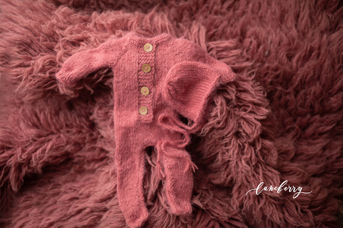 MOSS ROSE Flokati + footed romper knit set