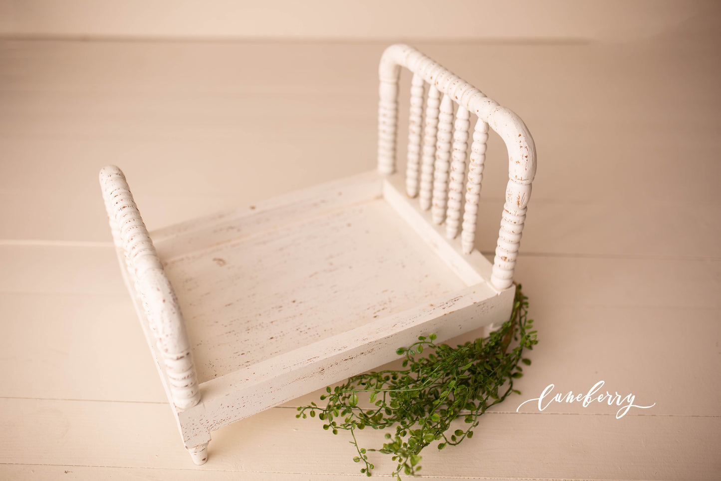 Stella Spindle Bed - Cream
