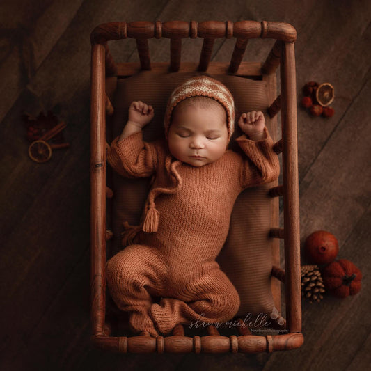 Julia Spindle Crib - Natural (dark)