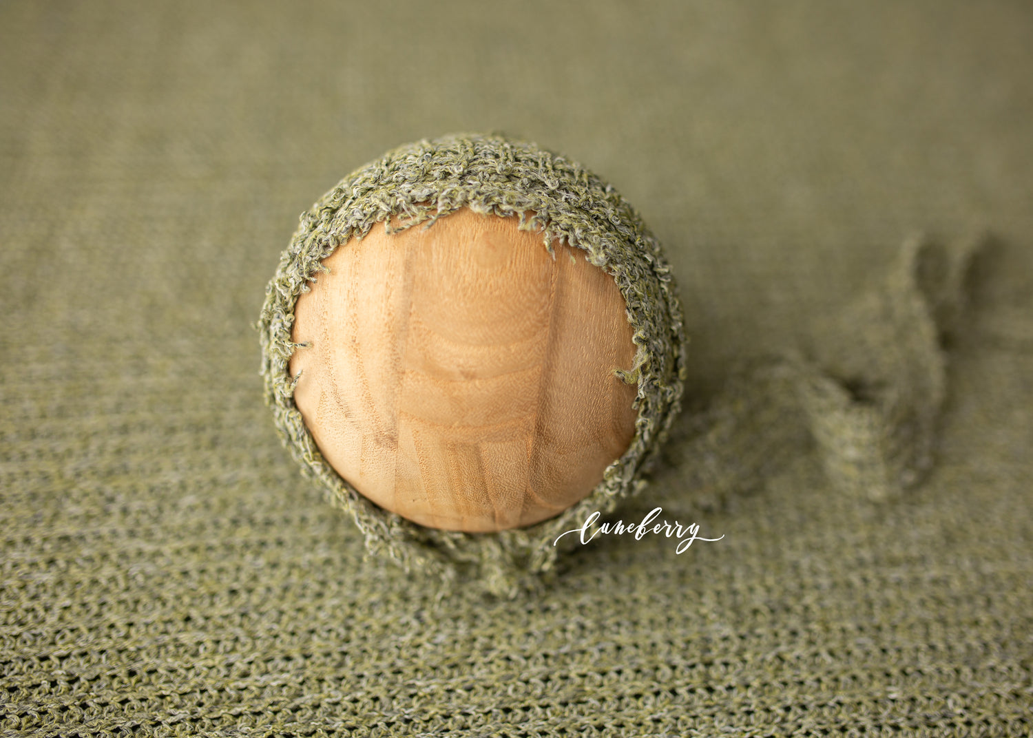 Pistachio textured fabric  simple bonnet