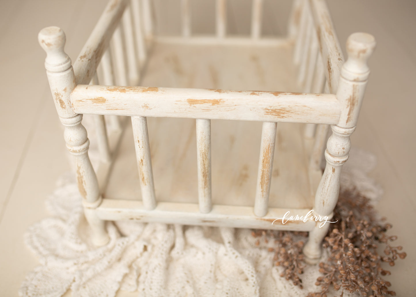 Alysse Spindle Crib - Cream
