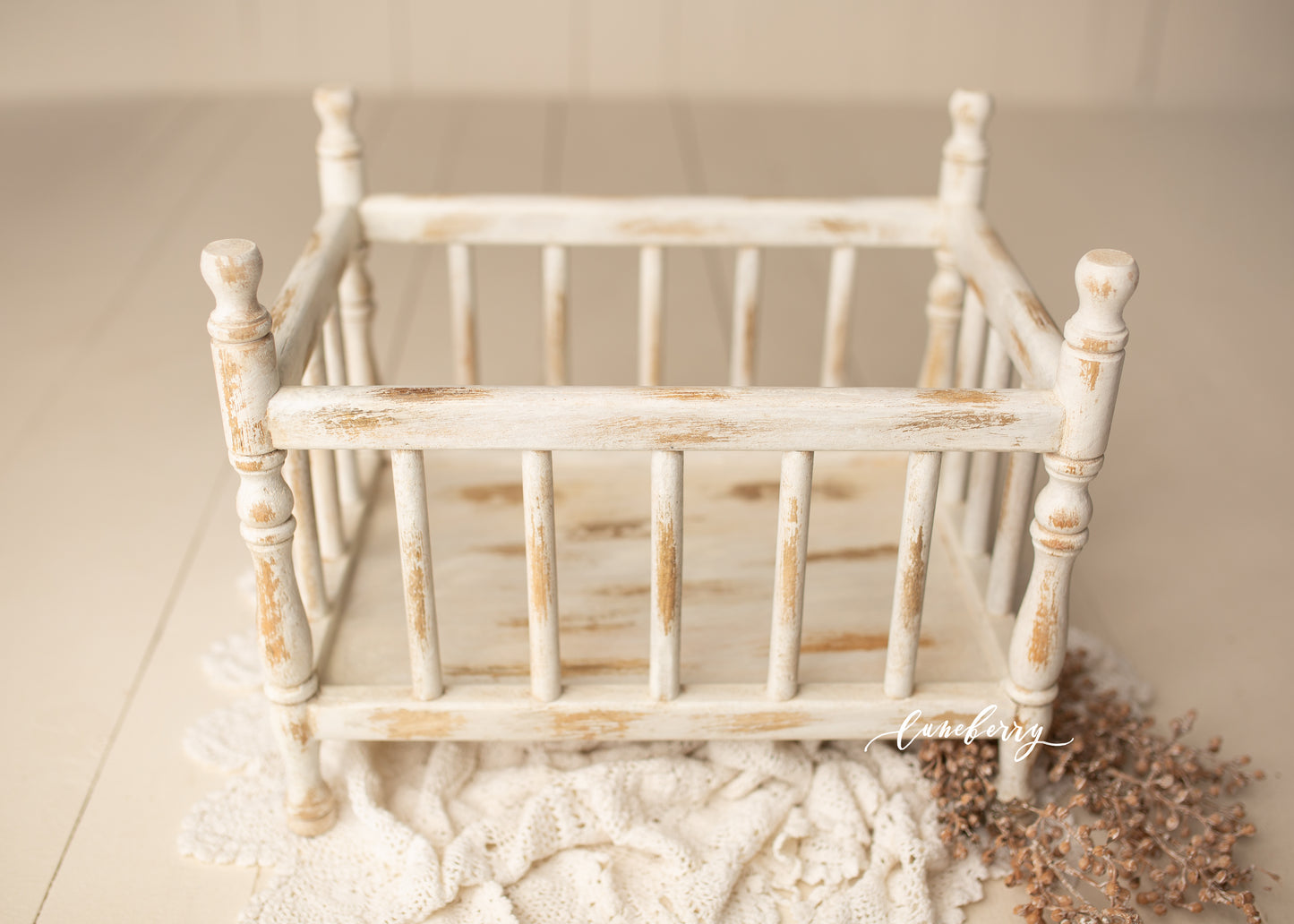 Alysse Spindle Crib - Cream