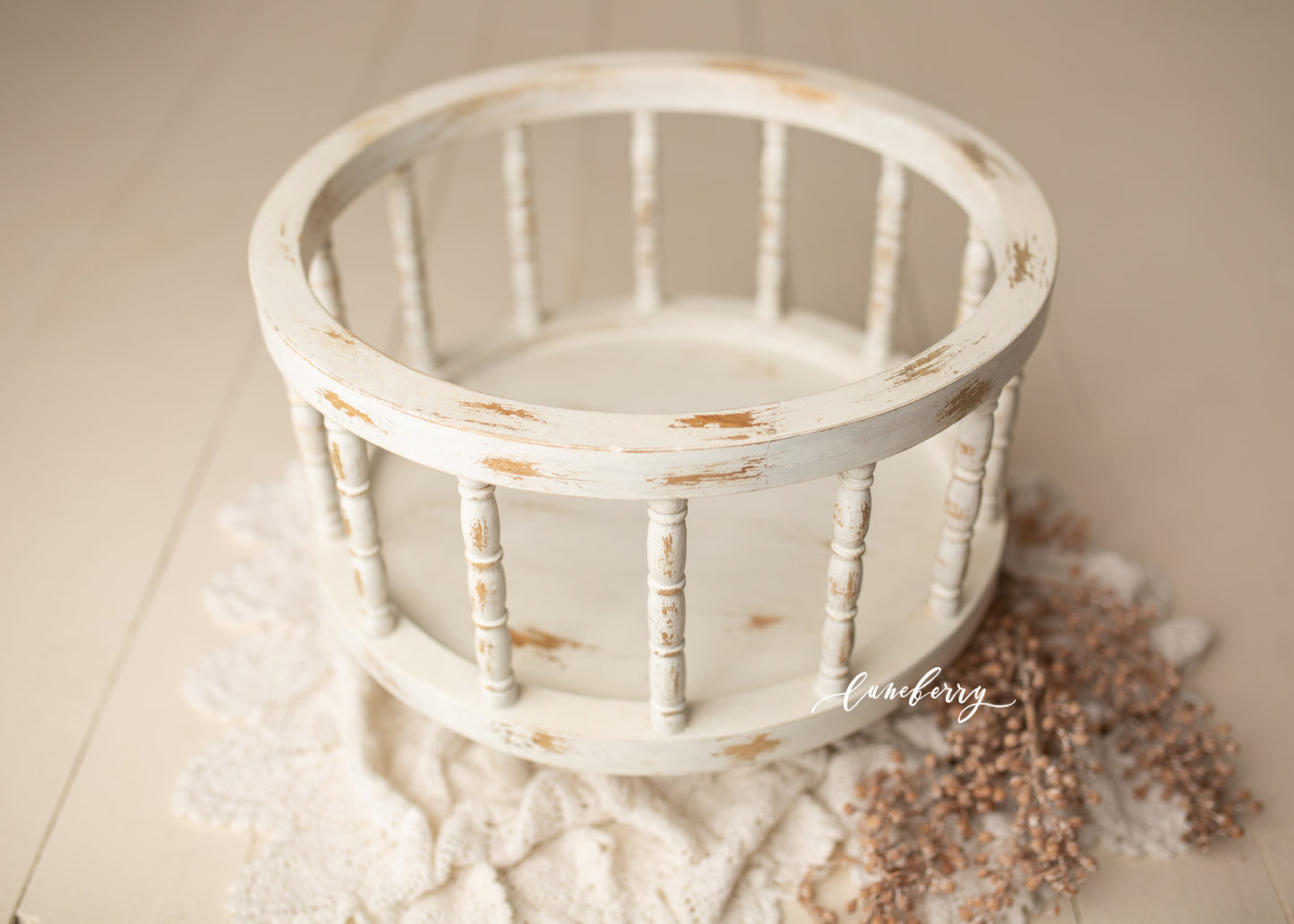 LULLABY Round Spindle Bed