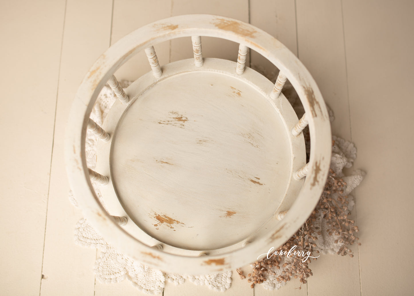 LULLABY Round Spindle Bed