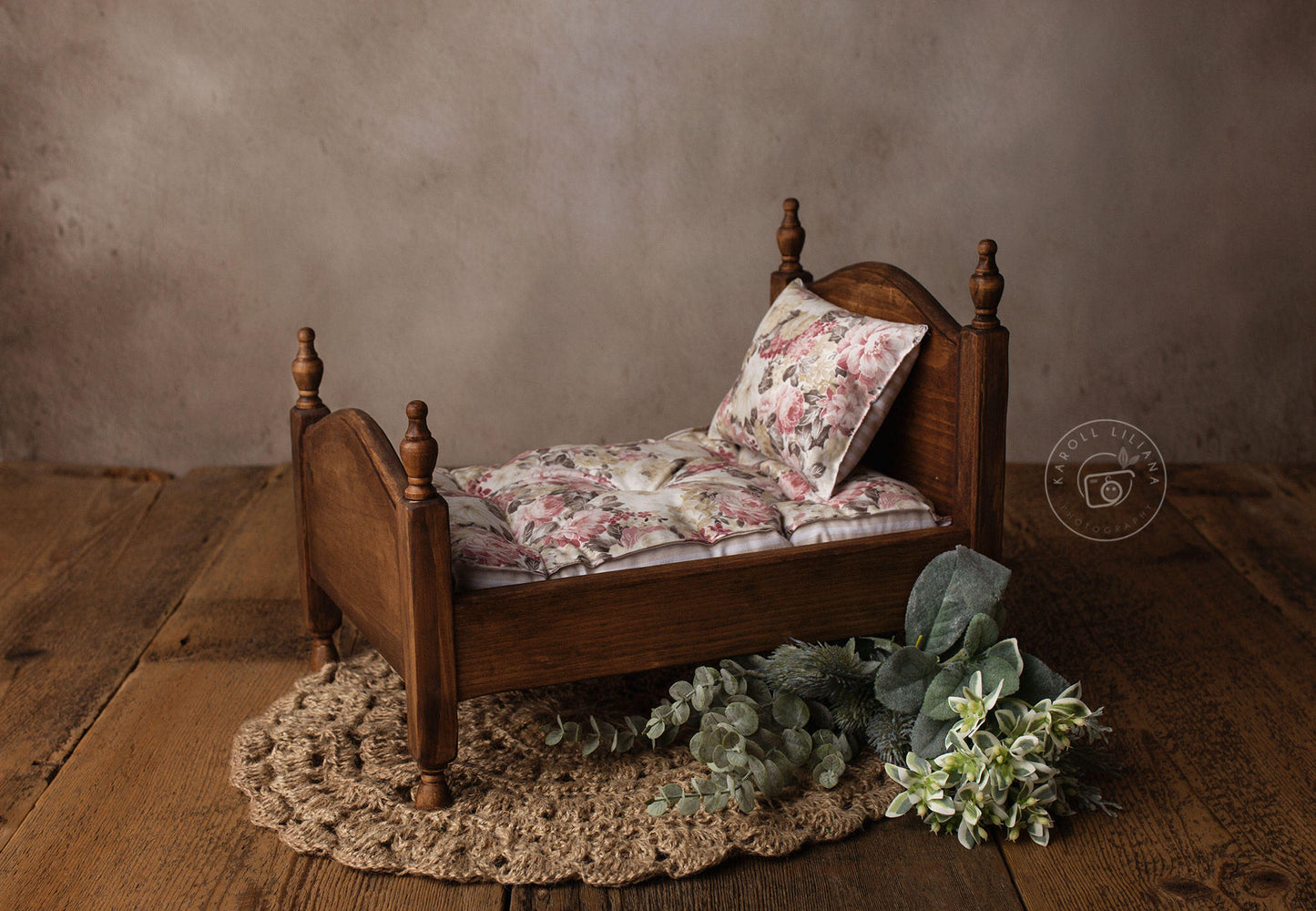 Colonial Wooden Bed